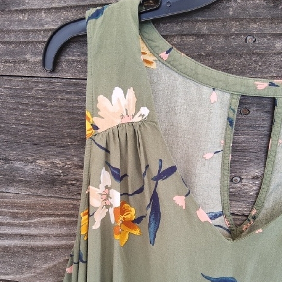 Old Navy Floral Olive Green Blouse Size XL - Picture 4 of 8